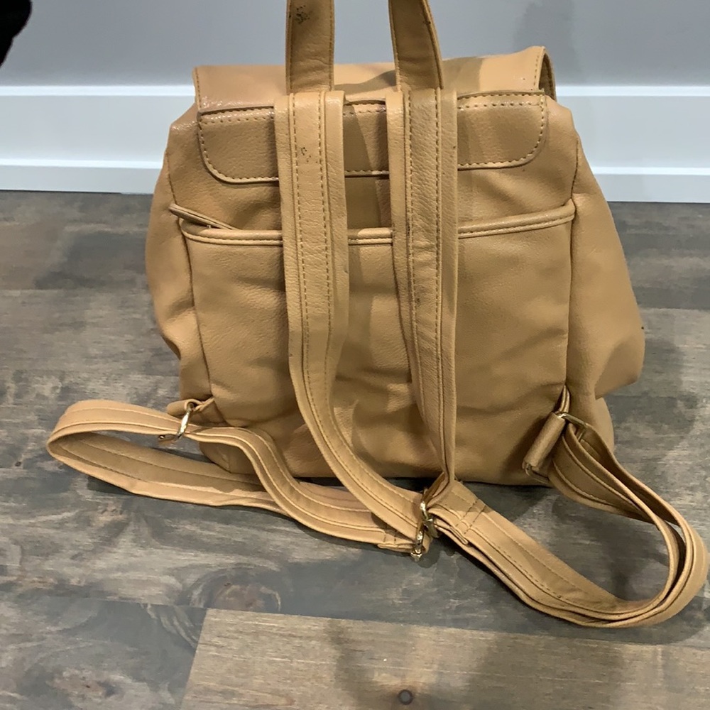 Backpack - Picture 2 of 5